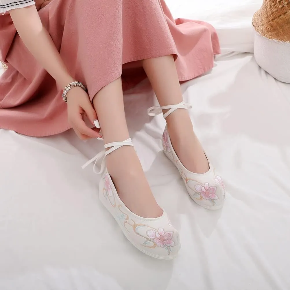 1 Pair Women Hanfu Shoes Chinese Embroidered Flower Flat Retro Ethnic Slope- Heel Shoes Vintage Floral Silk Shoes