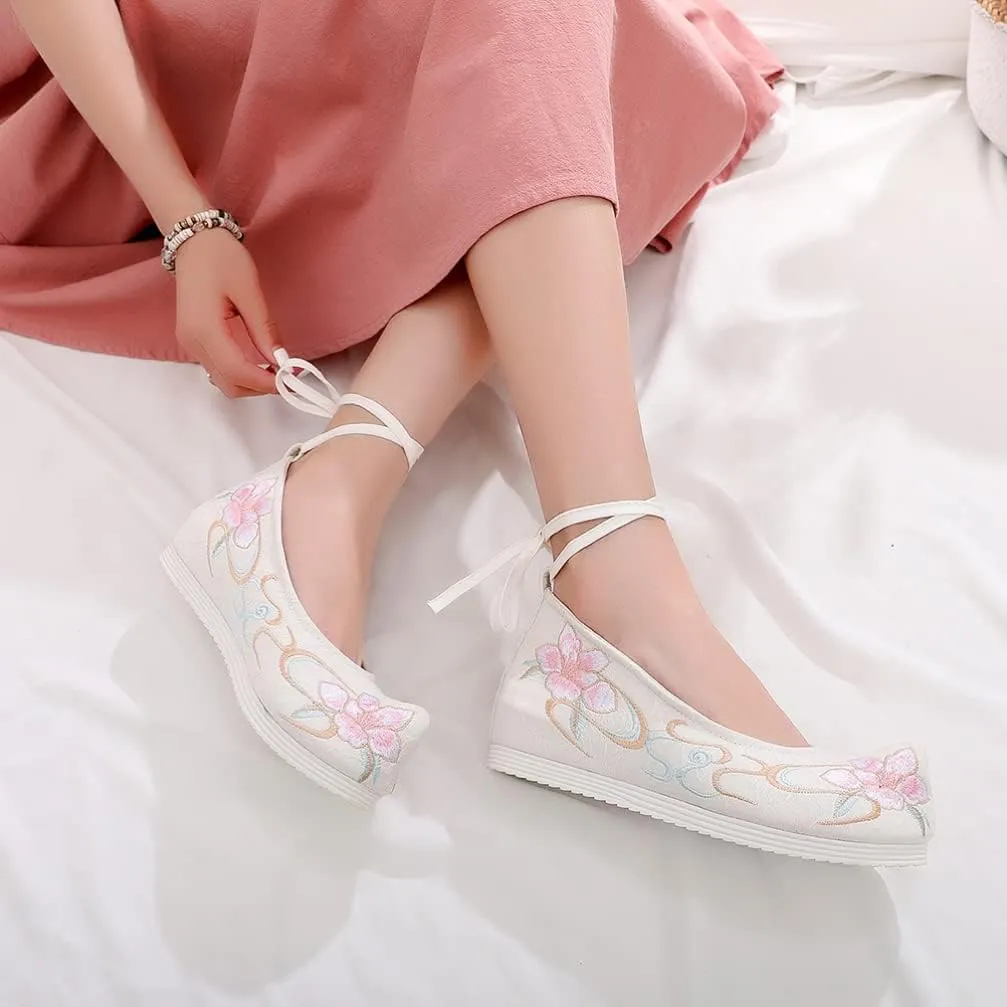 1 Pair Women Hanfu Shoes Chinese Embroidered Flower Flat Retro Ethnic Slope- Heel Shoes Vintage Floral Silk Shoes