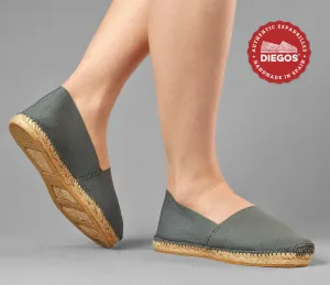 Alpargatas grises