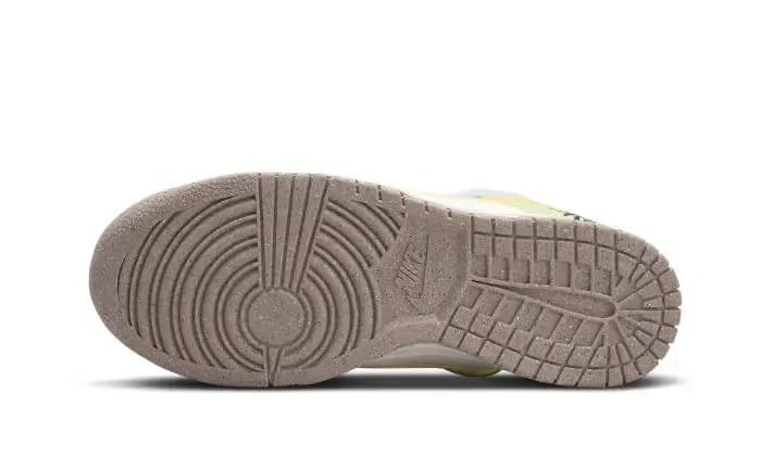 Dunk Low SE Sun Club (W)