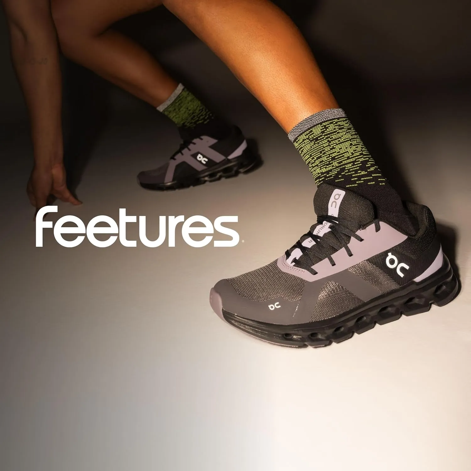 Feetures Elite Light Cushion Mini Crew Sock - Sport Sock with Targeted Compression - (1 Pair)