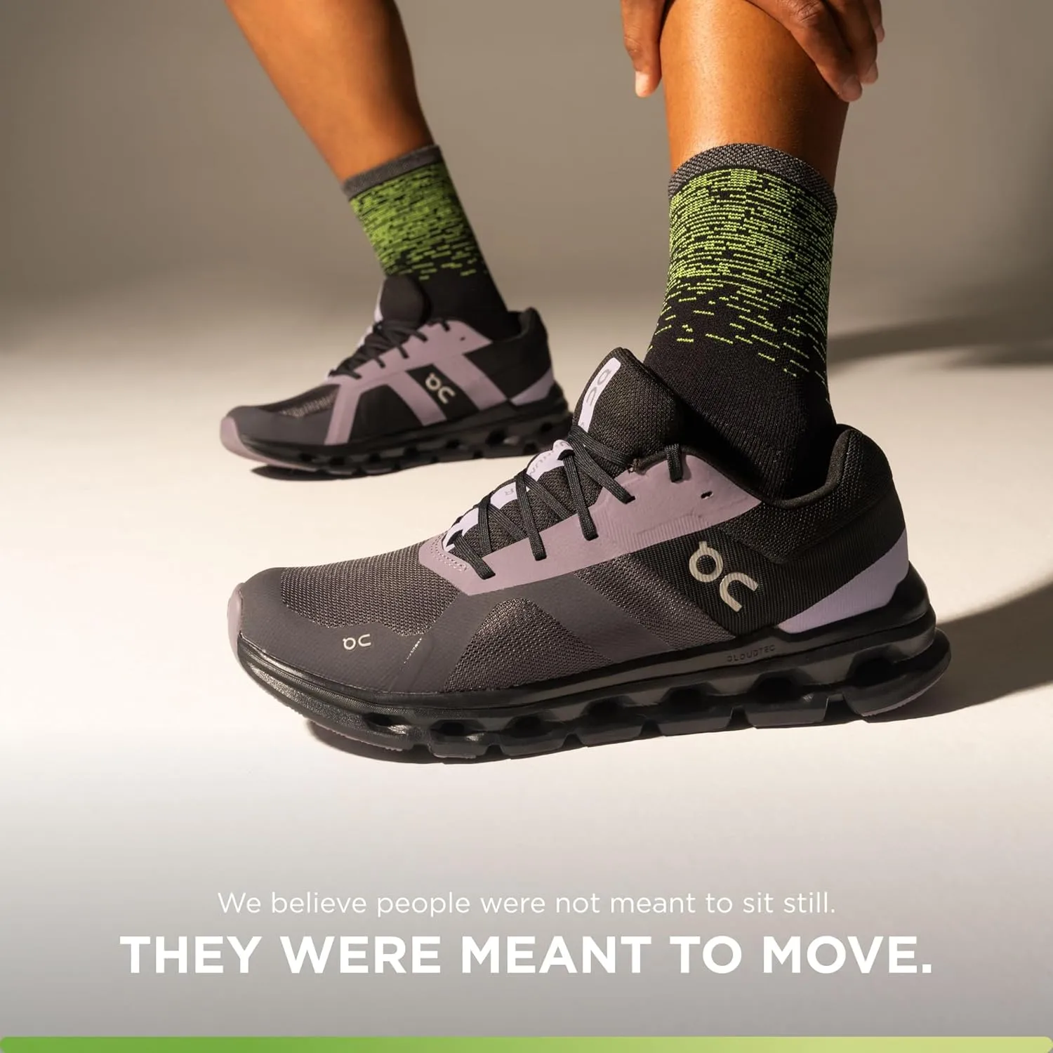 Feetures Elite Light Cushion Mini Crew Sock - Sport Sock with Targeted Compression - (1 Pair)