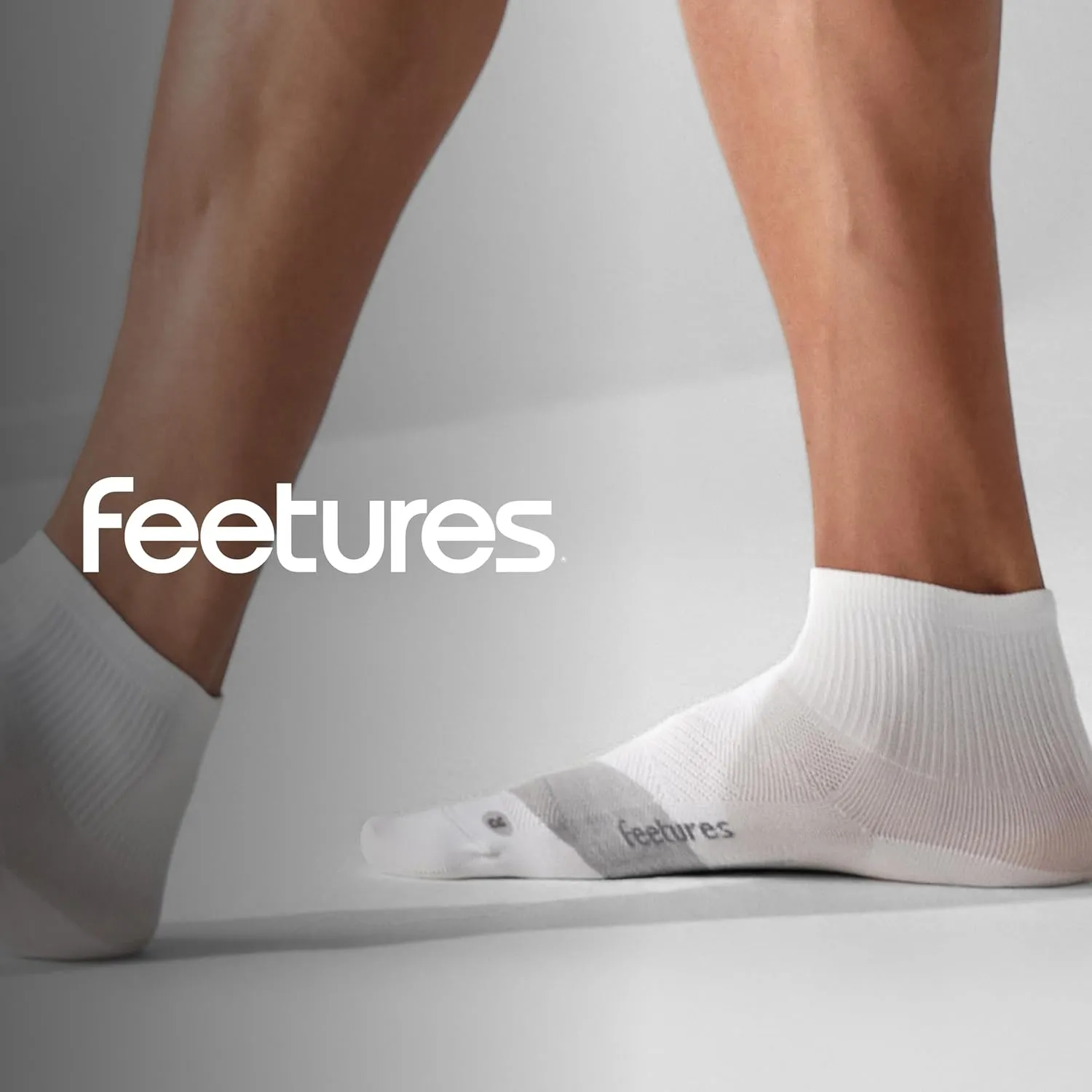 Feetures Elite Ultra Light Cushion Quarter - Sport Sock with Targeted Compression - (1 Pair)