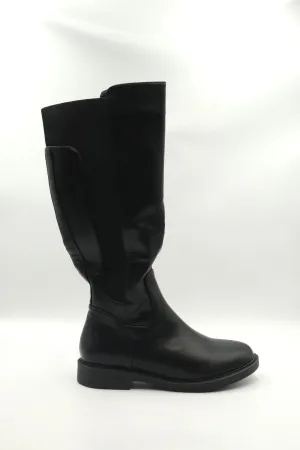 Flat high boot