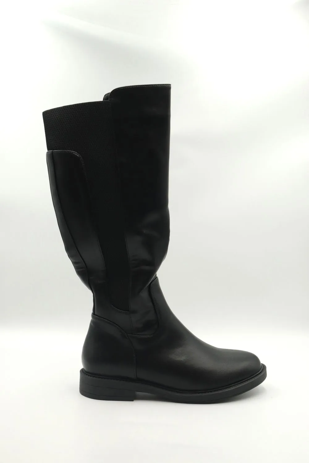 Flat high boot