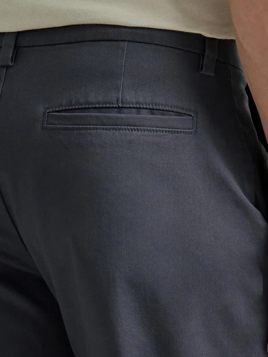 Lee Men's Flat Front Relaxed Straight Pant