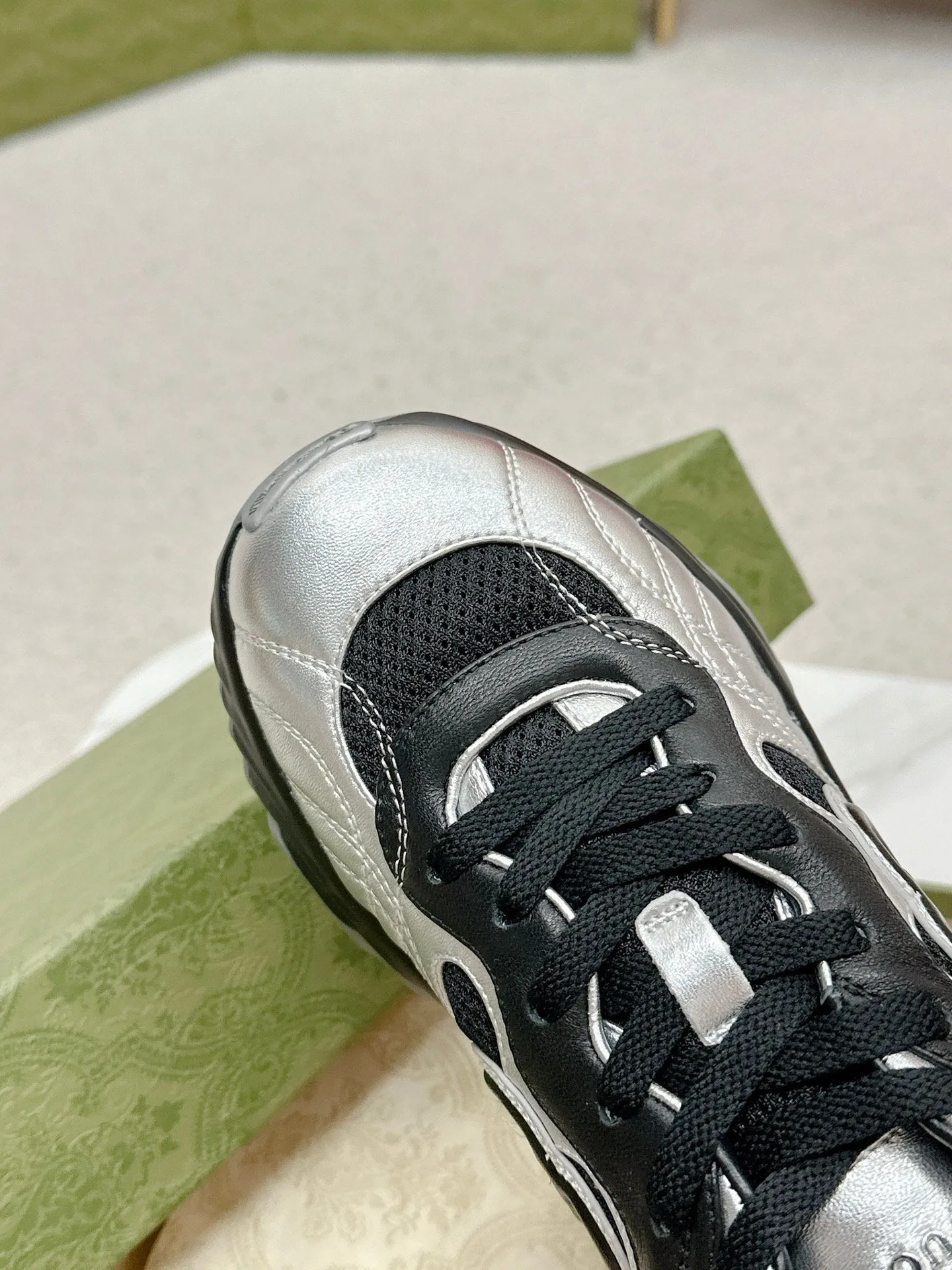 LIGHT TRAINER GG Gucci Enormous discount Extensive catalogue BLACK RIPPLE AND SILVER LAMBSKIN