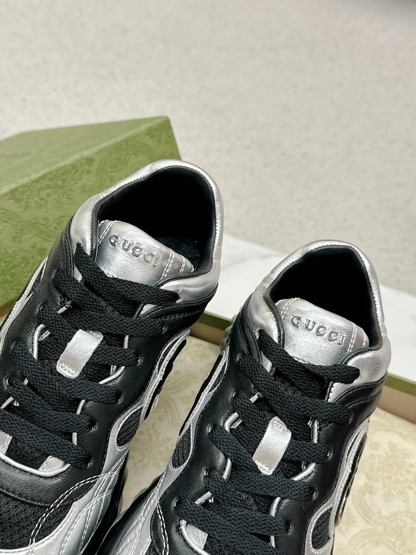 LIGHT TRAINER GG Gucci Enormous discount Extensive catalogue BLACK RIPPLE AND SILVER LAMBSKIN