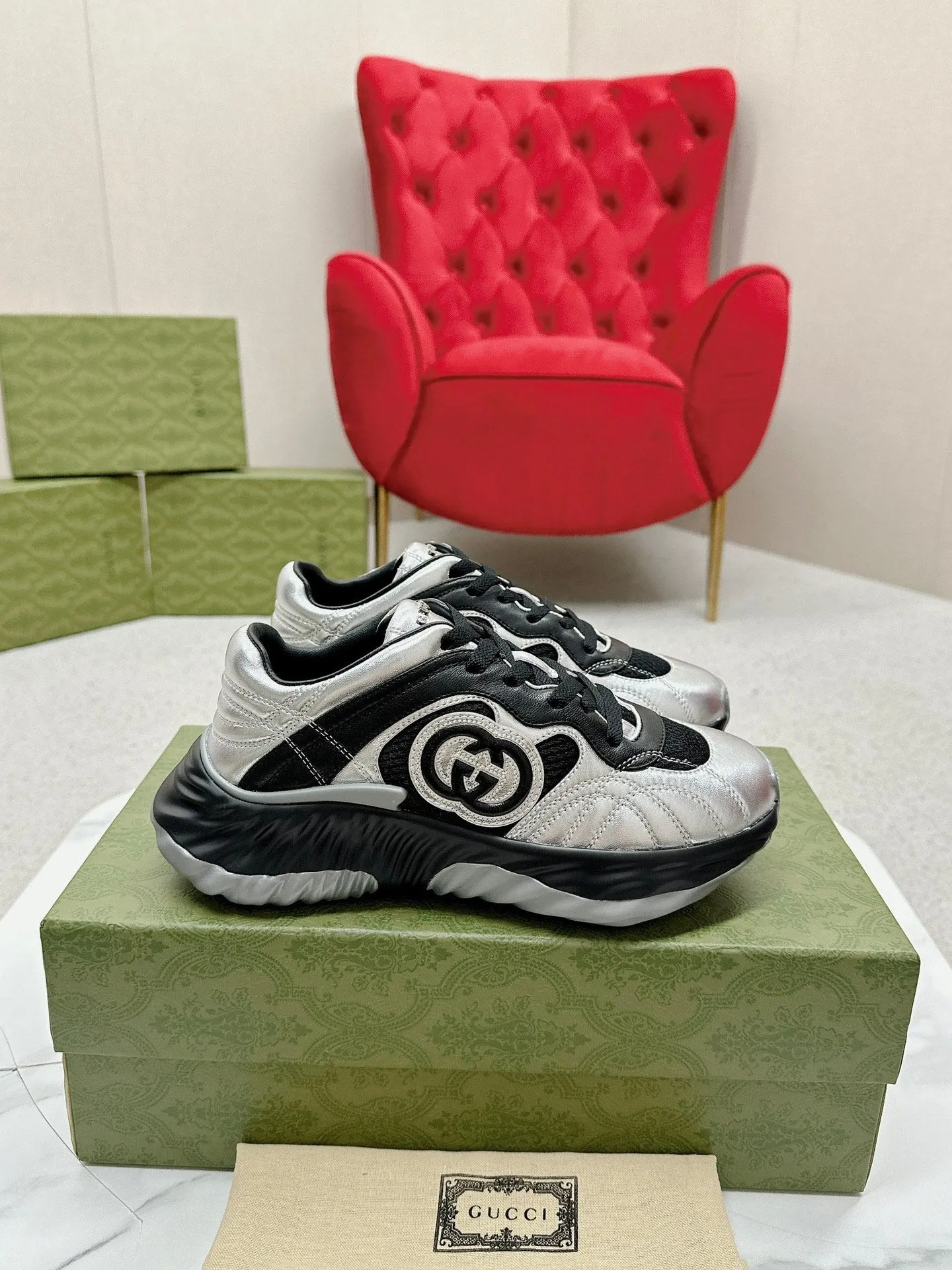 LIGHT TRAINER GG Gucci Enormous discount Extensive catalogue BLACK RIPPLE AND SILVER LAMBSKIN