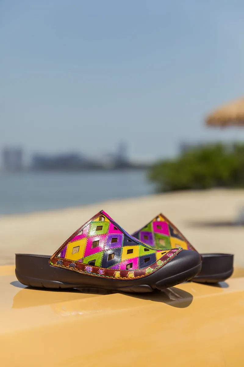 Vicconfy | DIAMOND HOLE CUT-OUT LEATHER SANDAL