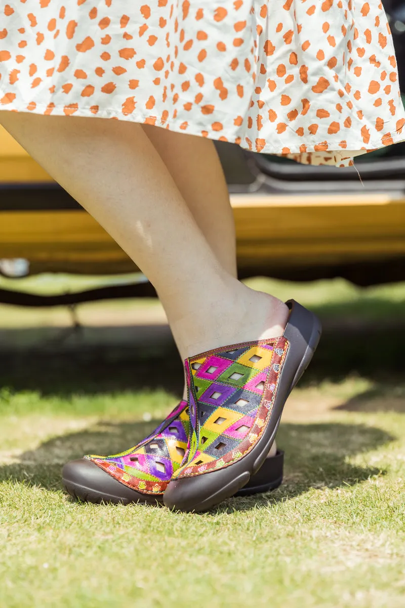 Vicconfy | DIAMOND HOLE CUT-OUT LEATHER SANDAL