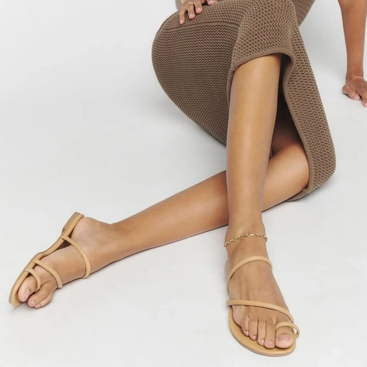 Women's Strappy Flat Sandals Slip On Slides Toe Ring Slippers with Cross Strap Comfortable Open Toe Summer Flats Shoes